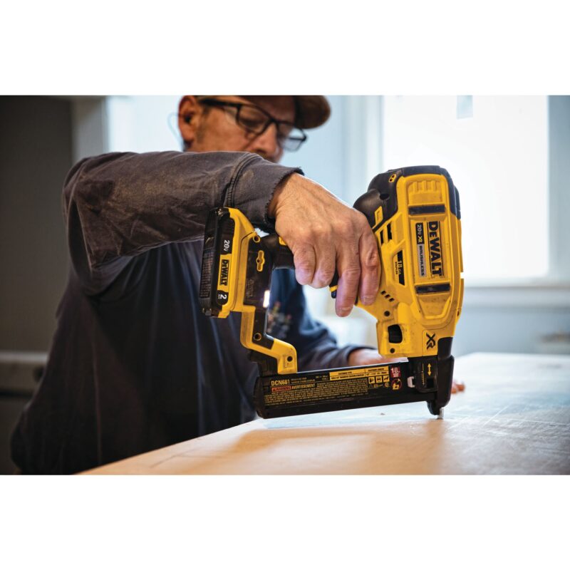 Outil Dewalt DCN681B