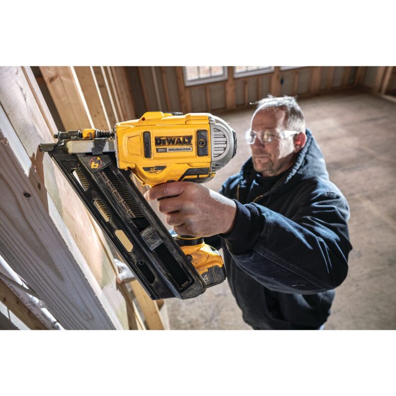 Outil Dewalt DCN692B