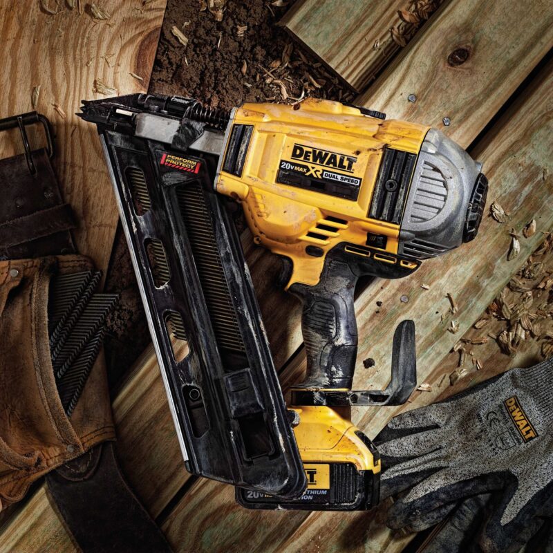 Outil Dewalt DCN692M1