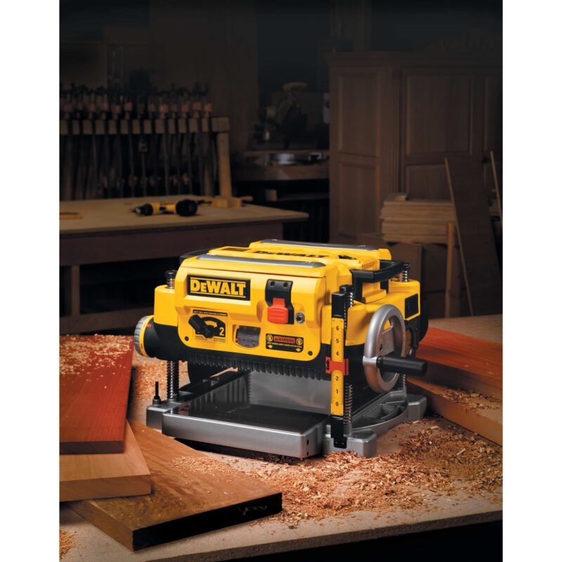 Outil Dewalt DW735